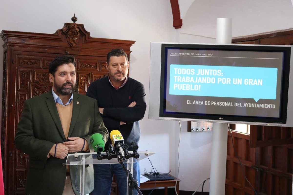 El alcalde de #loradelrio <a href="/antonioenamorao/">Antonio Enamorado</a> presenta el ‘Informe Anual de Gestión de Personal’ #LdResEmpleo #LdResTransparencia <a href="/eloytarno/">Eloy Tarno</a> bit.ly/2EQoeJ5
