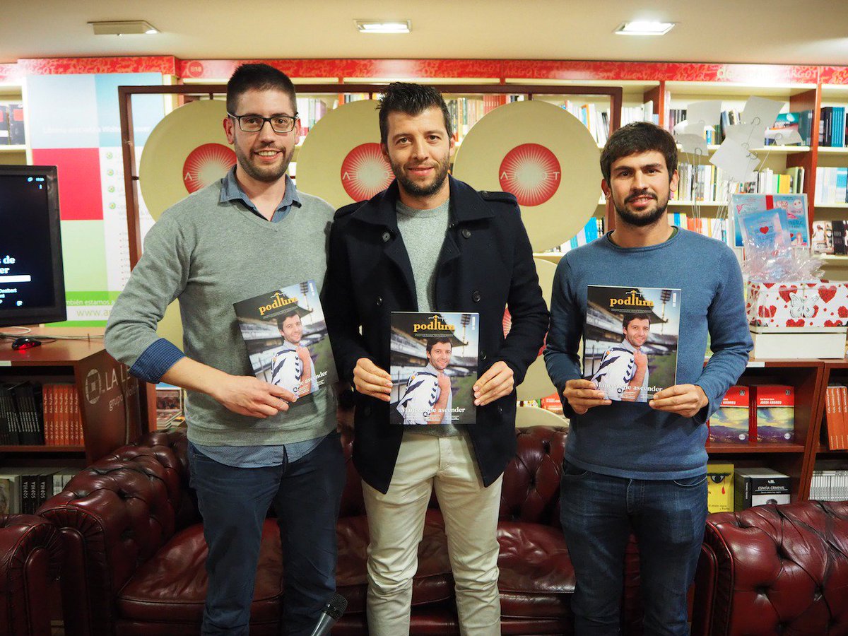 PodiumCastellon's tweet photo. Gracias a todos los que nos acompañasteis en la presentación del número 5 celebrada ayer en @Llibreriaargot. 📷 Aquí tenéis algunas fotos del evento. 👍 Lo pasamos genial. #deporte #esport #Castellón #PodiumCastellón https://t.co/y2F1LkP69n