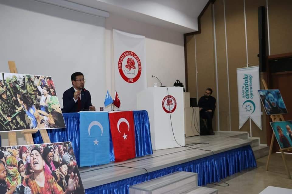 yiksdu's tweet photo. Hukuk Fakültesi konferans salonunda düzenlediğimiz 'Doğu Türkistan' konulu konferansta konuşma yapan Sayın Seyit Tümtürk hocamıza ve katılım sağlayan herekese teşekkür ederiz. https://t.co/ilr14VqulB