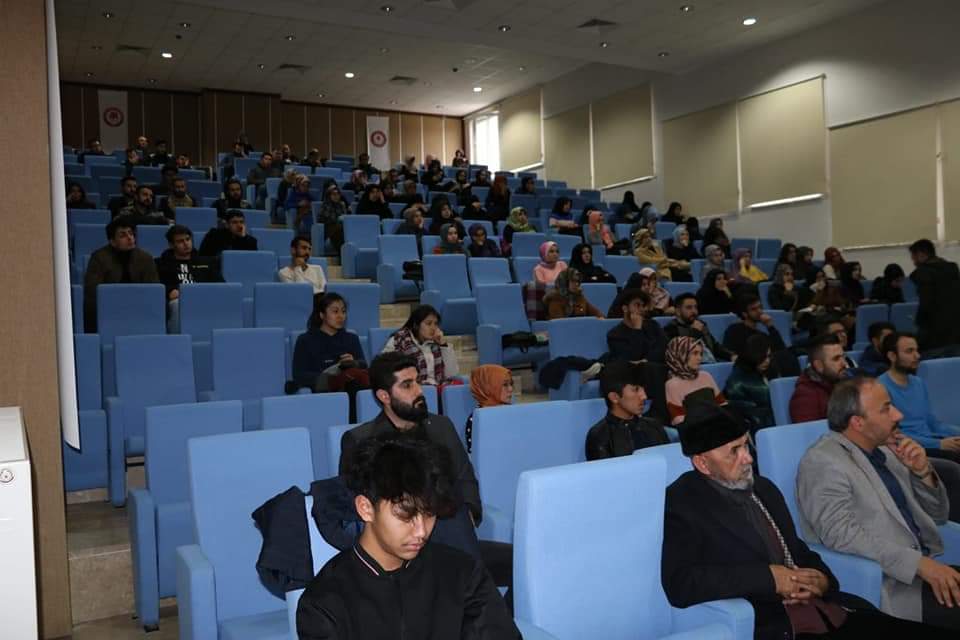 yiksdu's tweet photo. Hukuk Fakültesi konferans salonunda düzenlediğimiz 'Doğu Türkistan' konulu konferansta konuşma yapan Sayın Seyit Tümtürk hocamıza ve katılım sağlayan herekese teşekkür ederiz. https://t.co/ilr14VqulB