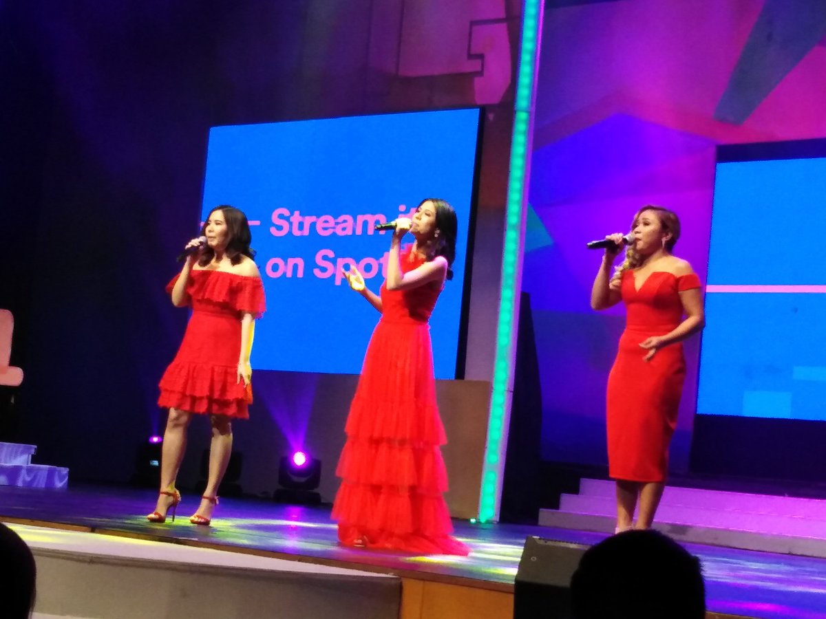 InqEnt's tweet photo. #MMFF2018GabiNgParangal
Janine Tenoso, Marion Aunor and Alisah Bonaobra perform the theme songs of this year's MMFF entries. |@marinelRcruz https://t.co/eLJt5DuGwC