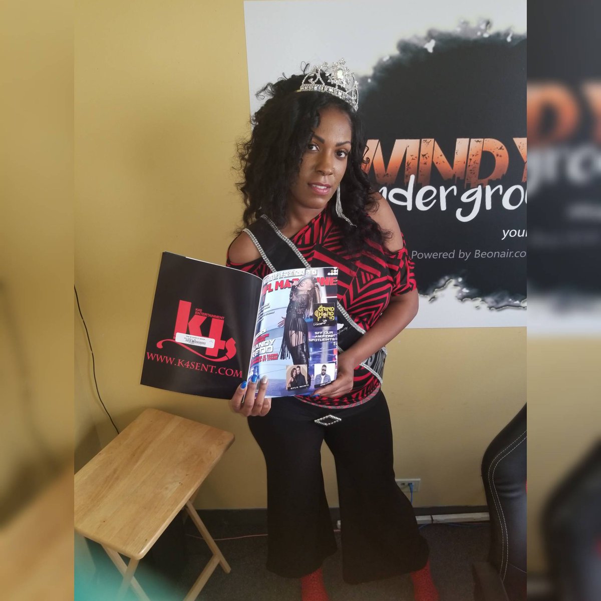 danayaazure's tweet photo. Find out what advice @K4s_ent cover feature @NBCTheVoice contestant @sandyreddmusic always gives her students? #happykwanzaa
#Teachers #VocalCoaches #VoiceTop10
#ReddFever #TeamSandyRedd #NBCTheVoice #HFLMag #CSOO https://t.co/VgGr33zlXK