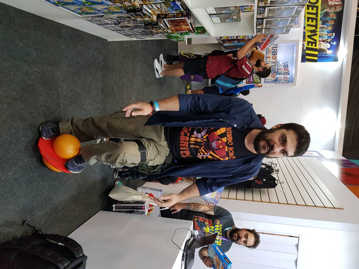DiogoMRG's tweet photo. Que Uber que nada. Agora eu vou para os lugares no meu #pogobol! https://t.co/rxcp3qE6Tx