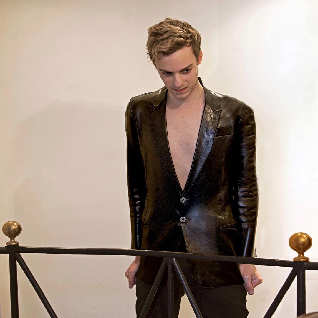 jitroisparis's tweet photo. Featuring of a #Jitrois masterpiece black leather jacket. ⠀⠀⠀⠀⠀⠀⠀⠀⠀
#jitroisjacket #secondskin
| Learn more on : https://t.co/AkN2QPm2u6 | https://t.co/FATPaTjG8D