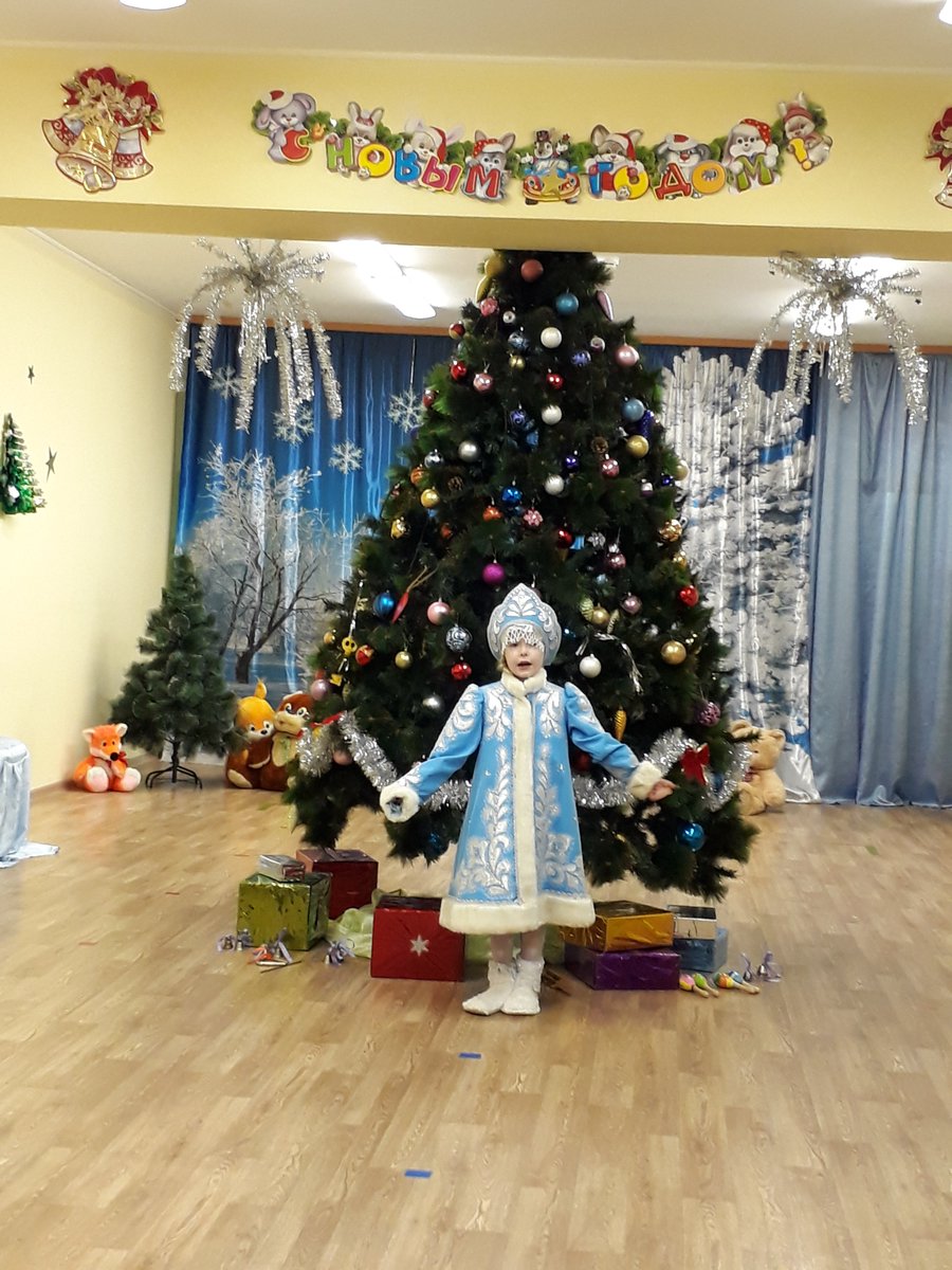 Сегодня мне выпала честь наградить сотрудников МДОУ 132 (бывший сад РЖД) и насладиться прекрасным детским утренником. 
P.S. это мой родной садик! В этом садике мне дали путевку в жизнь!