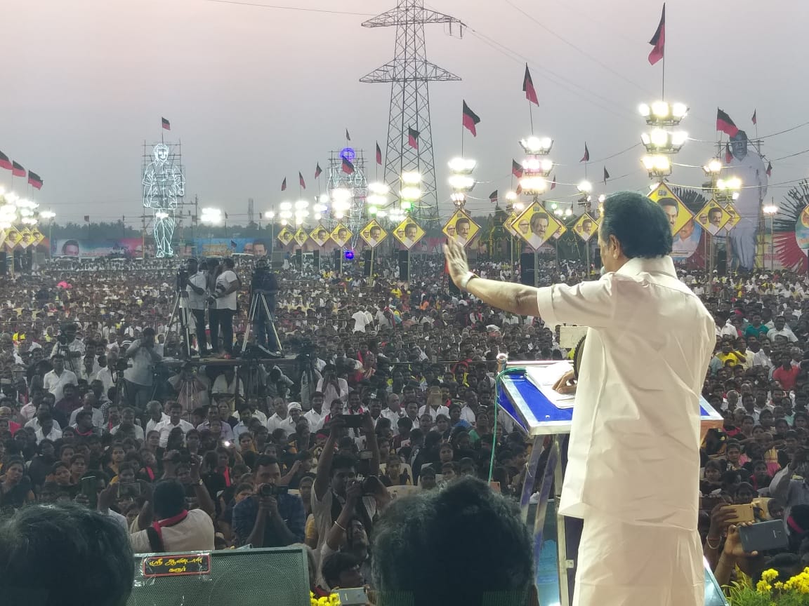 isai_'s tweet photo. தகத்தகாய சூரியன் தளபதி!
எழுந்தால் விழா!
நடந்தால் பேரணி!
நின்றால் பொதுக்கூட்டம்! பேசினால் மாநாடு! @mkstalin #MKStalin https://t.co/cncexUJ7lT