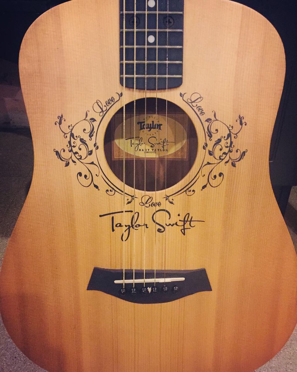WinkQueenPeache's tweet photo. Hello! I’m selling my Baby Taylor Guitar for only 17,000 pesos. 💖

Originally bought it for almost 20k. Still in good condition. No string number 1. With guitar case. Meetups only for the safety of the guitar.

#selling #baby #Taylor #TaylorSwift #Guitar #PH https://t.co/wzyJ7gae0I