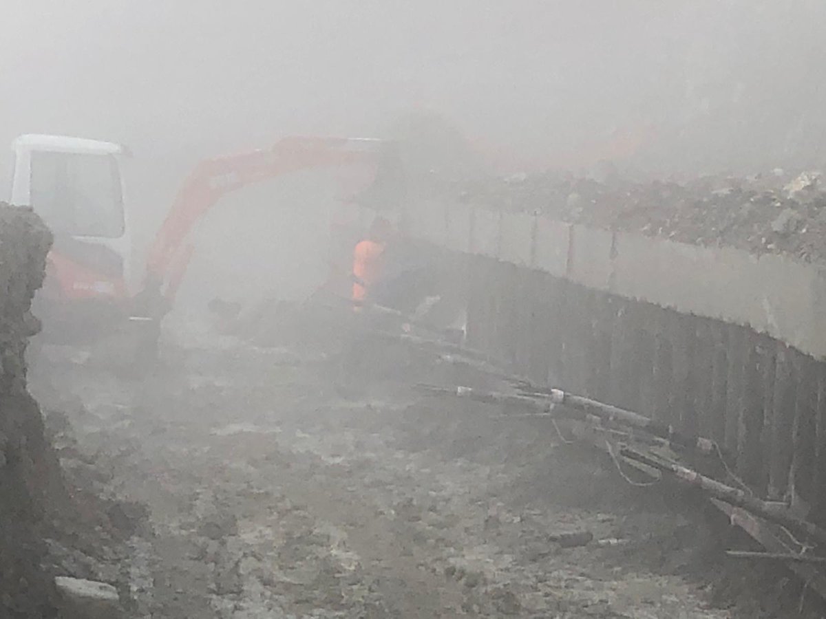 StradeAnas's tweet photo. Continuiamo a lavorare con forte impegno per ricostruire il tratto della #SS73bis #BoccaTrabaria coinvolto nel movimento franoso, in prossimità del valico tra #Umbria e #Marche.
Ecco alcune foto dei lavori di oggi #27dicembre e nella vigilia di Natale https://t.co/o3MHVmEA1x