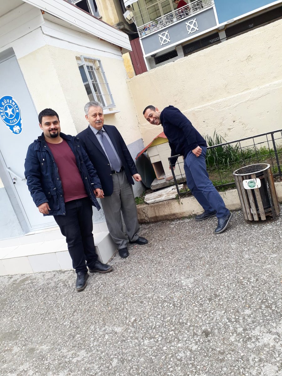 VedatSatir's tweet photo. "Yaratılanı severim, Yaratandan Ötürü .." Yunus Emre. . Öğrencilerimiz ile Okulumuzun kedisine yeni bir ev yaptık. . @AdemZorlu18 @mustafaozdemmr @carsambamem @CoskunESEN57 @osmankaymk @bilalkaraca55 @MaarifHareket https://t.co/FnZ7kPdOWp