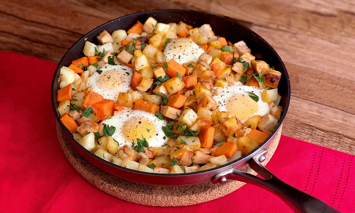 IowaEggCouncil's tweet photo. #Leftovers will taste delicious in a #Turkey #SweetPotatoHash topped with #BakedEggs! Protein-packed and full of flavor, this #brunch dish is a #holiday favorite. https://t.co/qxRn1Ntf3V #dishoneggs https://t.co/1OLXHkHjLn