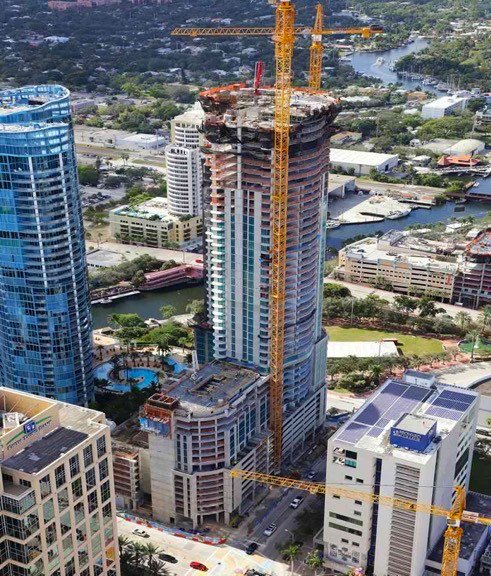 ddaftl's tweet photo. Topping off at 499 ft last week, @100_LasOlas is officially the tallest building in DowntownFTL! We are excited to see its progress in 2019! https://t.co/GSACXNBkBu
