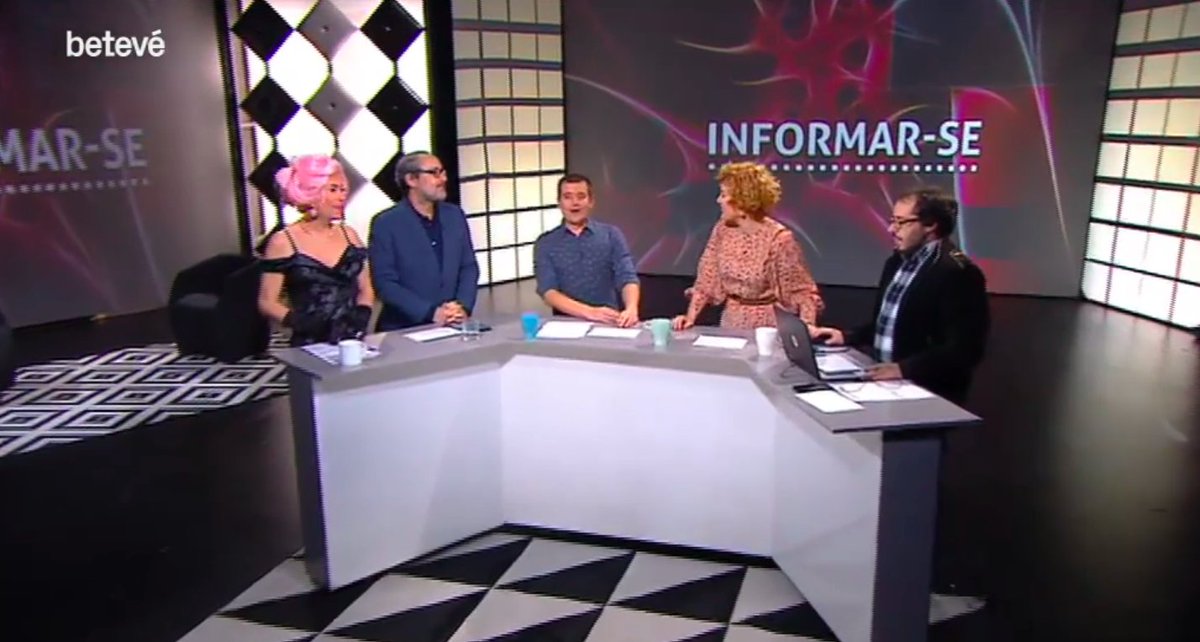 lafamiliabarris's tweet photo. Aquí teniu l'últim #CodiDeBarris en directe a @beteve dedicat a la #informació ▶️https://t.co/4nIeadSxb5 I, justament, mirarem de seguir informant-vos l'any vinent malgrat les circumstàncies. Volem seguir sent el vostre altaveu i referent! https://t.co/UWF3cnAGvn