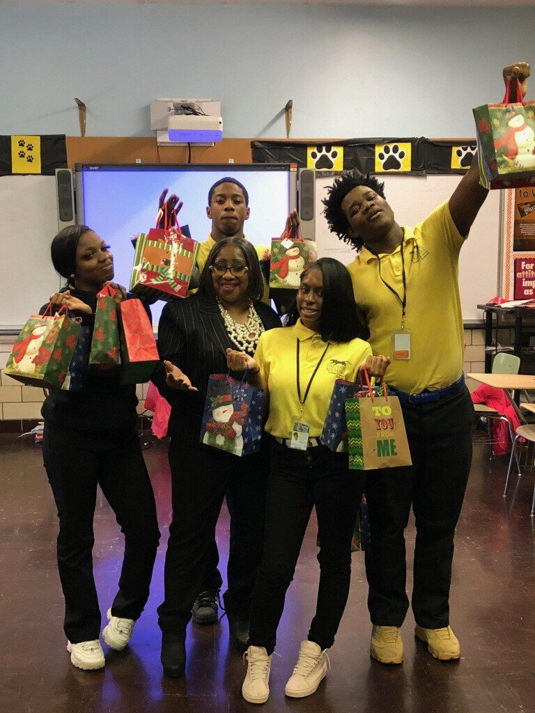 jagindiana's tweet photo. The #JAGFamily at Roosevelt High School have a service learning group called the JAG SWAG (Students With Amazing Goals). This Christmas, they used fundraiser money to create present bags for local needy men at Brother's Keeper in Gary! #JAGIndiana #JAGAdvantage https://t.co/zKGbx66xTM