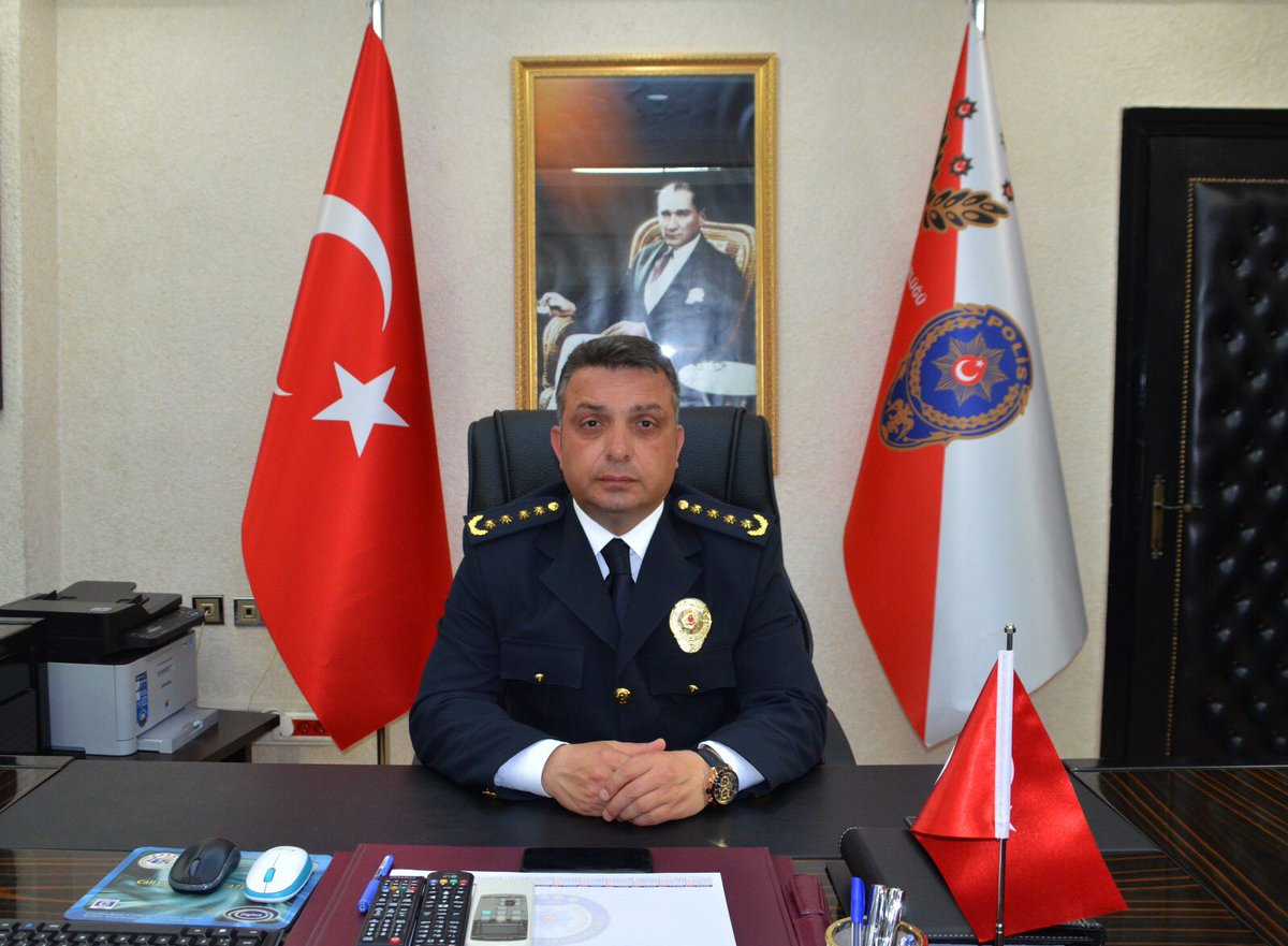 Siirt İl Emniyet Müdürlüğü görevini 18.09.2017 tarihinden itibaren vekaleten yürüten Sayın Saruhan KIZILAY, 27.12.2018 tarih ve 2018/262 sayılı  kararname ile asaleten Emniyet Müdürlüğümüze atanmıştır.