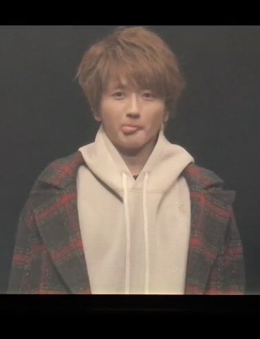 a_usayu24's tweet photo. つい舌をペロッと
→あ。抜かれてた
→はずかしっ
→まだみんな見てるかなチラ|ω•*)
この3秒間で萌が渋滞。西島かわいいかよ♥
#AAA #CALAfterparty https://t.co/SE9AlH2fq3