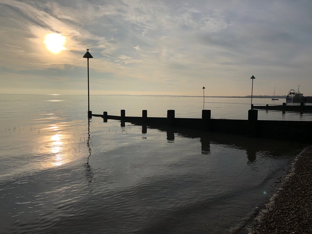 johnhf's tweet photo. Winter sunshine at Old Leigh #Essex #TideComingIn #Estuary https://t.co/wFGiQlxrfj