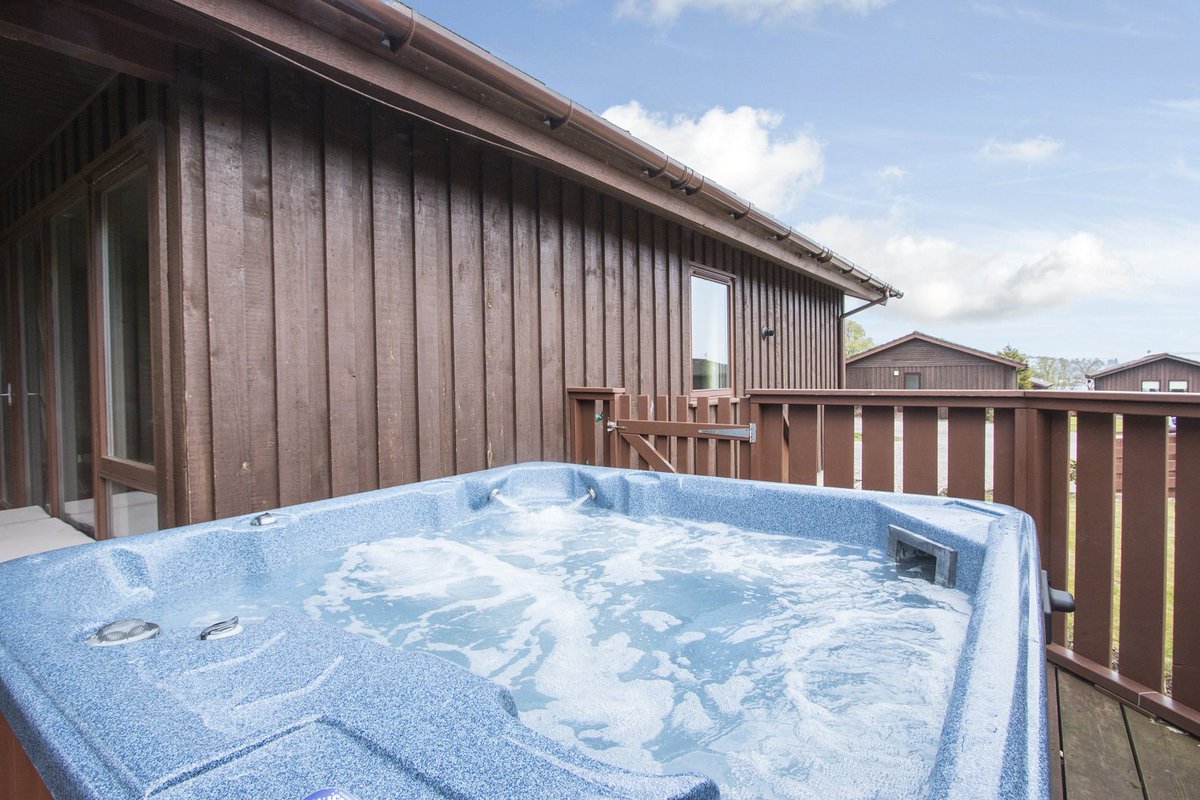 ArgyllHolidays's tweet photo. WIN a luxury Hot Tub break😍

We are giving away a short break for up to 4 adults in a luxury Hot Tub lodge - Simply Follow &amp; Retweet.. you can also enter on Facebook.

Winner announced 4th January, T&amp;Cs Apply - Good luck! 🎉 https://t.co/gCaPpF3NQo