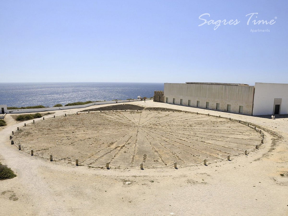 Sagres_Time's tweet photo. A year that's coming to an end, and a new one to come. Fill your hours with fulfilled dreams. 

*Image Sun Clock in the Fortress Sagres https://t.co/wX9NZNtIGx