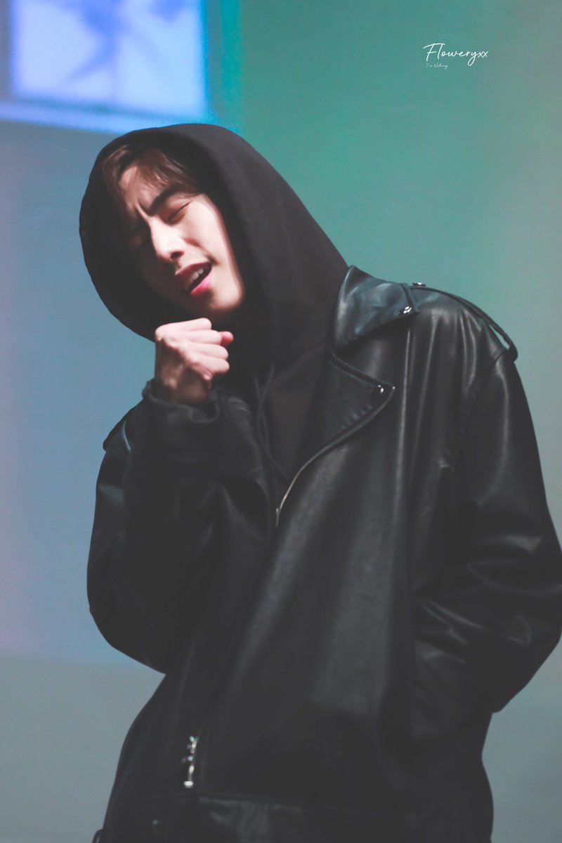 xoxocusu's tweet photo. 181226 🌥☁️☁️

@mtuan93 푹 쉬어요 ~ ♡ 내일무대도 화이팅 ✌︎'ω'✌︎// ❤️x 10000 

#MARK #GOT7
#갓세븐 #마크 https://t.co/LxWjWHGMvx