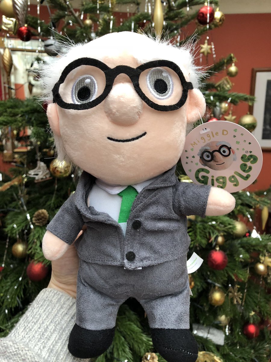 SingingVilla's tweet photo. Family Kriskindle gifts today - my sister Sarah got me this.... #giggledy #miggleD https://t.co/UYe9840b4r