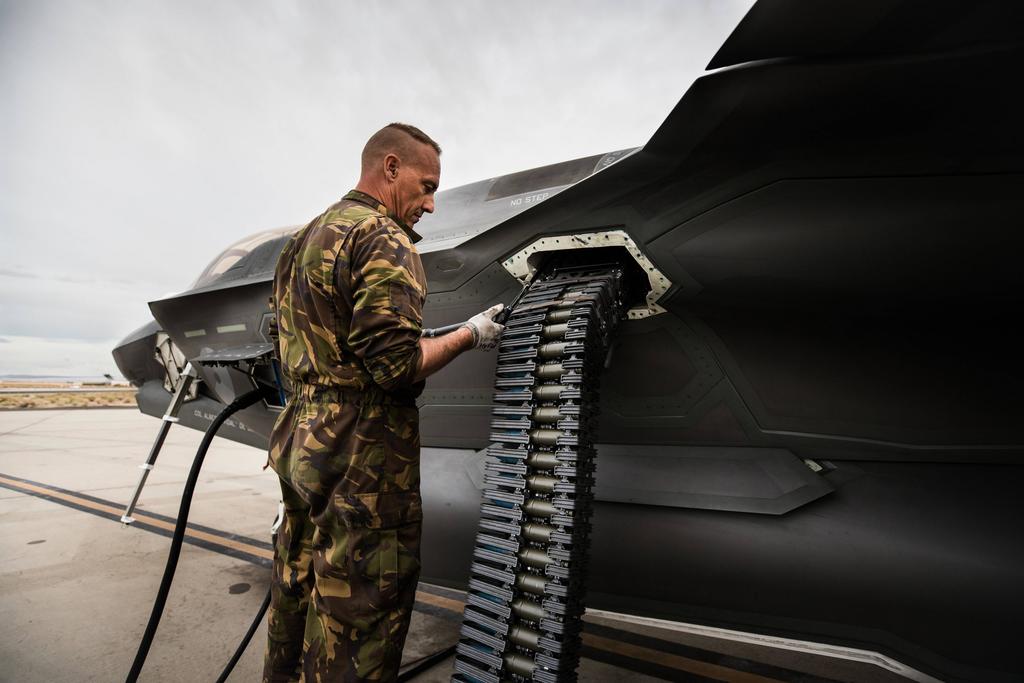 DvbgfejX4AEZcEk.jpg:large