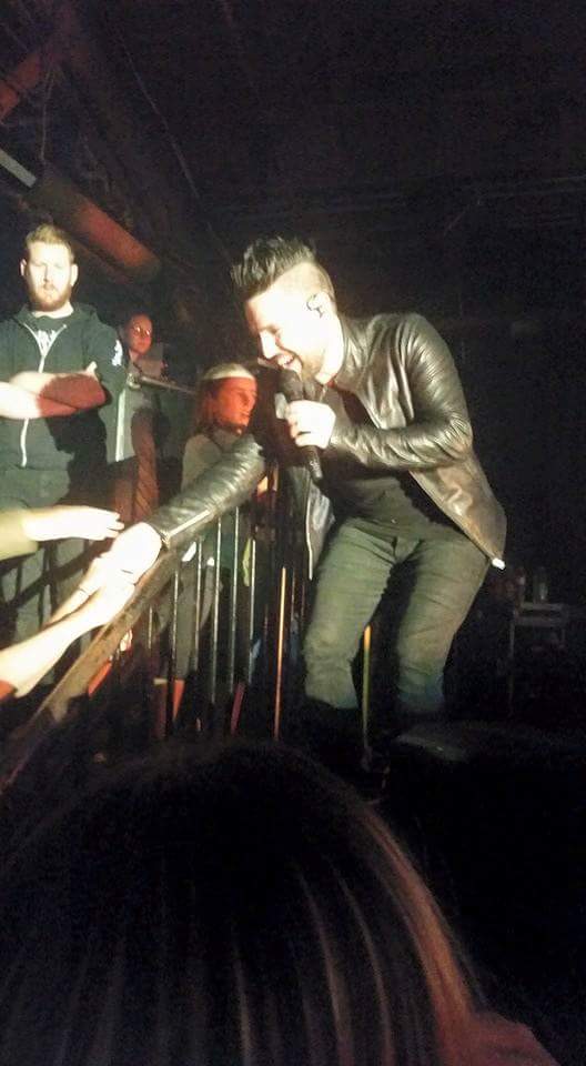 kimberlyfoulk's tweet photo. Happy birthday @ShayMooney hope you have an AMAZING day! #bestcountrysinger https://t.co/oXootZCD4y