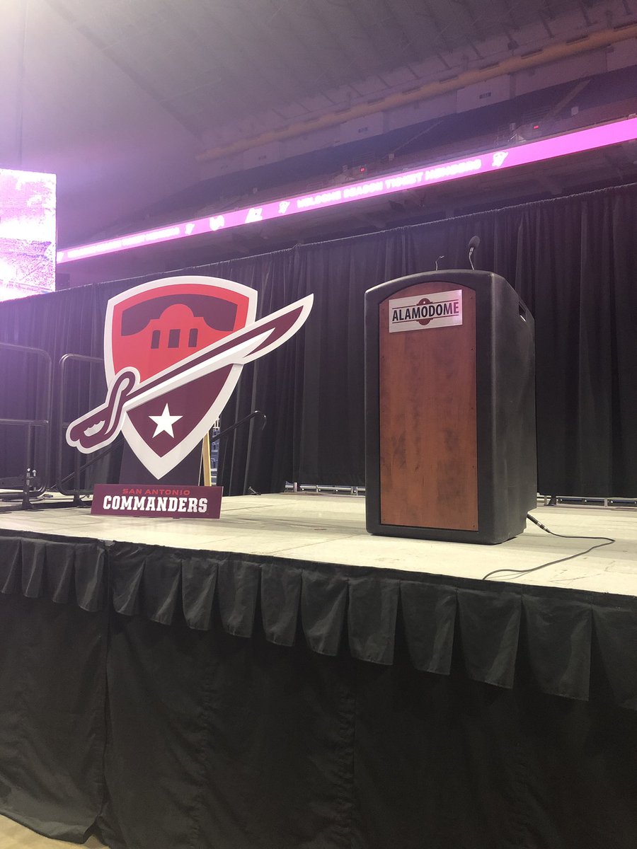 210Blitz's tweet photo. Throw back to the ticket season holders event. Best logo in the league @aafcommanders #TakeCommand #Commanders #SanAntonio https://t.co/Jn6aBcc8Nu
