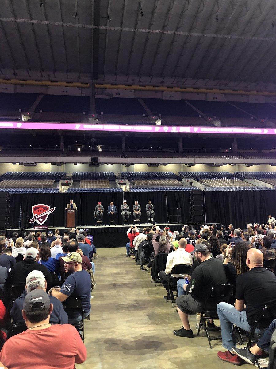 BoneheadzTX's tweet photo. Some throwback pics of the past season ticket holder event for the @aafcommanders #TakeCommamd #Commanders #SanAntonio https://t.co/Hbe5uUOyJA