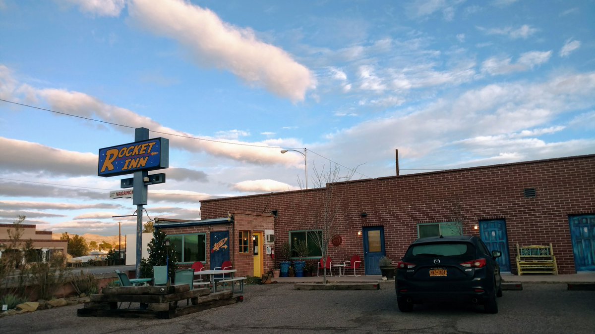 HeidiTown's tweet photo. We stayed here last night for under $100. Crazy good price & great place. Would definitely stay again.
#RocketInn #epicChristmasroadtrip https://t.co/99apqmzOnM