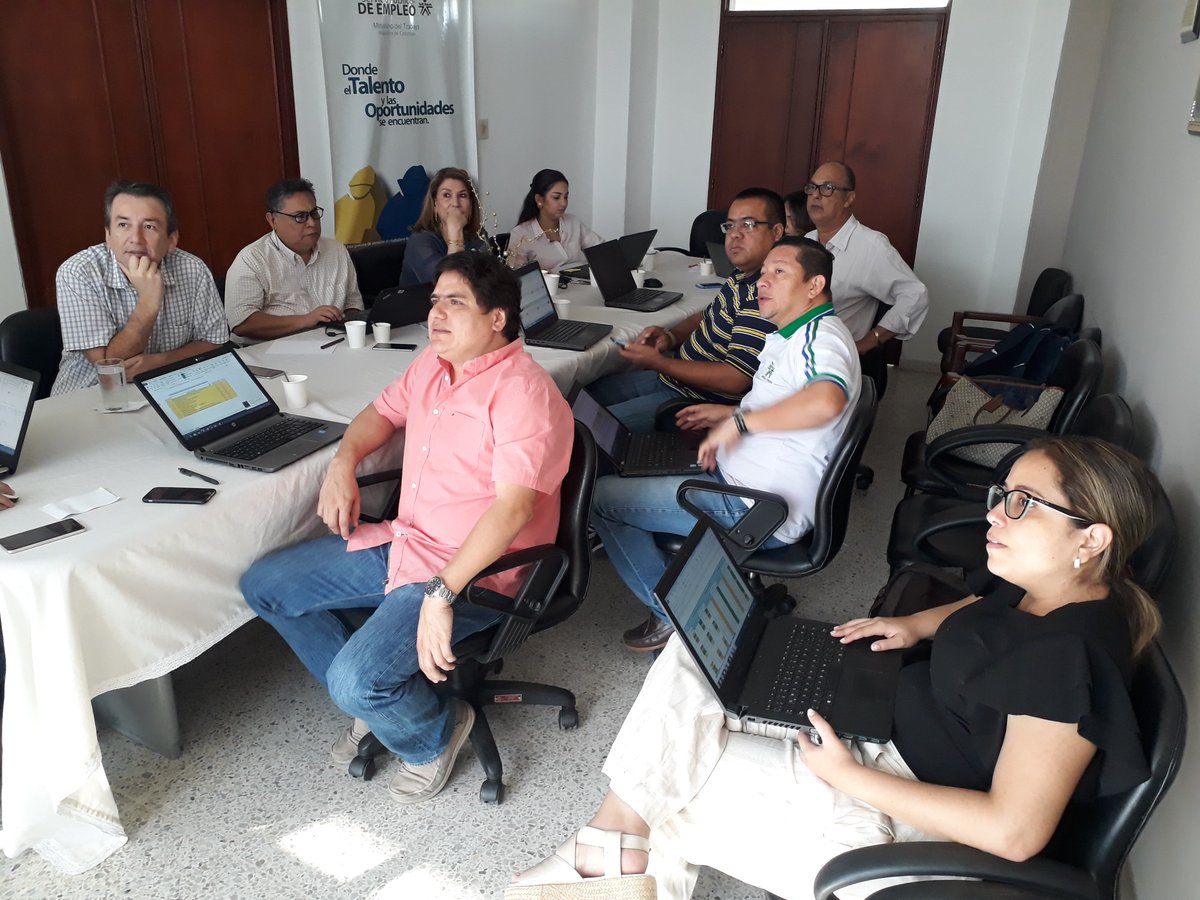 DirSENACordoba's tweet photo. Con los subdirectores @jnicobarrios @Auramirandam y los equipos de formación de @SENAComunica #Córdoba dialogamos sobre las metas de 2019 y articulamos acciones para seguir formando con calidad y pertinencia a nuestros aprendices. #SENAEsFormación @EstradaCarlosM @Farid_Figueroat https://t.co/JVgYQV9ZSZ