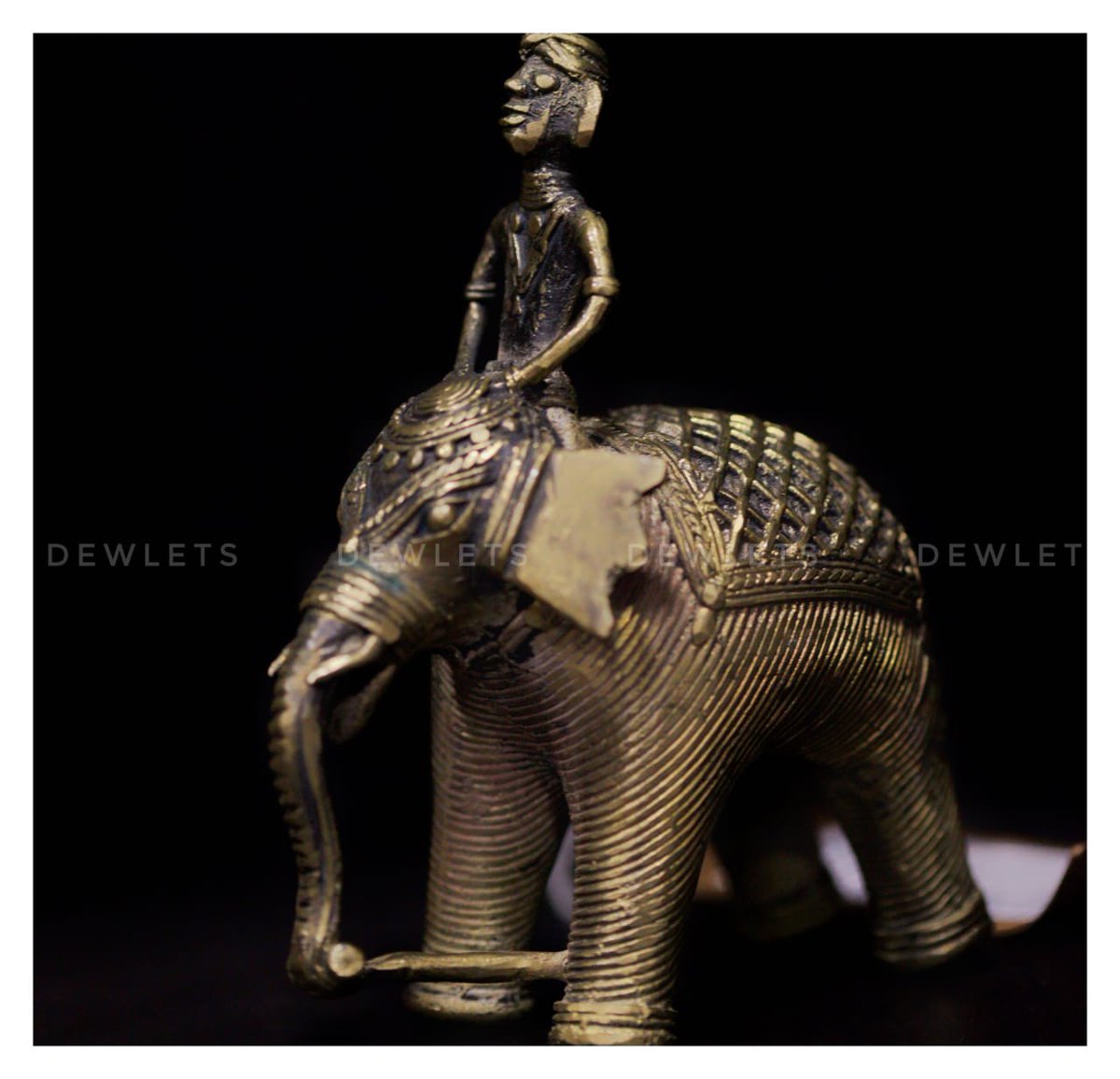 Elephant art made of metal . Hand picked from Chattisgarh. #wearehandpickers 
 #handcraftedwithlove #indianhandicrafts #shoppersparadise #supportsmallbusiness #madeinindia #trivandrumshopping #elephantart #metalart  #metalhandicraft #elephantmetalart #handpicked #tribalart