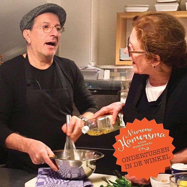 Die keer dat @chefalaincaron op bezoek was in de winkel en we samen een heerlijk gerecht maakten uit zijn nieuwe Bijbel van de Franse Keuken. Ouderwets gezellig. @alaincaroncuisinier bit.ly/2BHf2DM