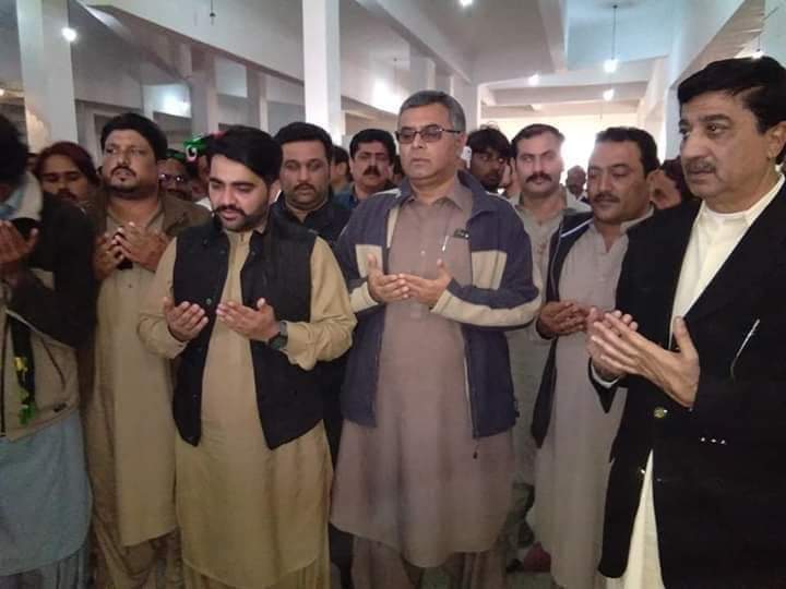 HumairIqbal1's tweet photo. Inimitable glimpses of PPP Thatta info sec Syed Mehmood Shah at Garhi Khuda Bux regarding 11th Martyrdom Anniversary of SMBB in Larkana.

@BBhuttoZardari @BakhtawarBZ @MacMehmoodshah https://t.co/7yPzi8NGjX