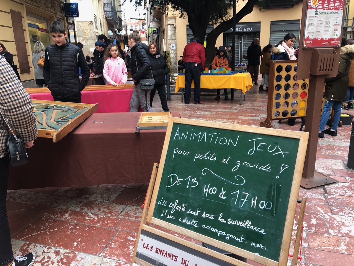 Cceylac's tweet image. ⁦@Perpignan_66⁩ #lesenfants du lude en plein cœur de la ville comment occuper les enfants sans tablette ! Et gratuitement