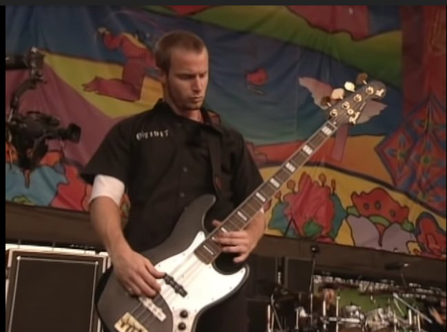 the dudes of creed have no unified visual aesthetic. stapp is dressed like a rock messiah, obviously, but then the guitarist is like the manager of a bar and grill, the bassist is a prison inmate, and the drummer is just in track pants and a black t. take the look higher can you?