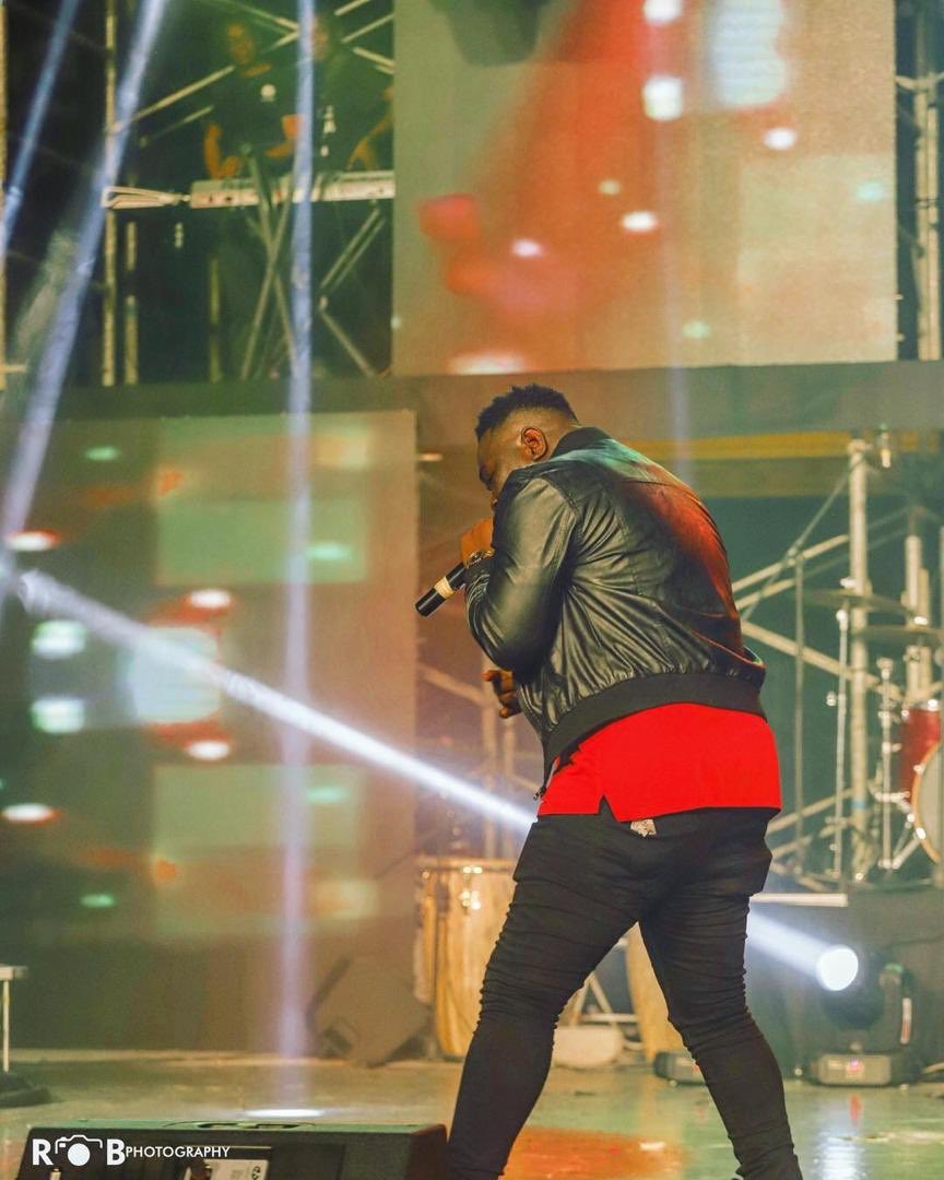 STAYJAYGH's tweet photo. Don’t let your food get cold watching someone else’s plate. Eat up !! Comparison is a thief of Joy...#Believe In God #ASBMusic⭐️⭐️⭐️⭐️⭐️⭐️⭐️
At #Rapperholic18 Big Ups @sarkodie for putting this together. https://t.co/Z5rp5M0Jzd