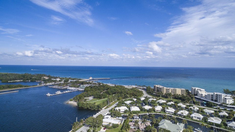111FirstDelray's tweet photo. Blue is our favorite color here in Delray Beach. Wake up in the center of it all while crisp air, bright skies and clear waters surround you at every hour. Good thing it’s nice out, because at 111 First Delray, you’ll want those windows open. 

https://t.co/NzP0CJjkPX https://t.co/iiA8Hr3c8V