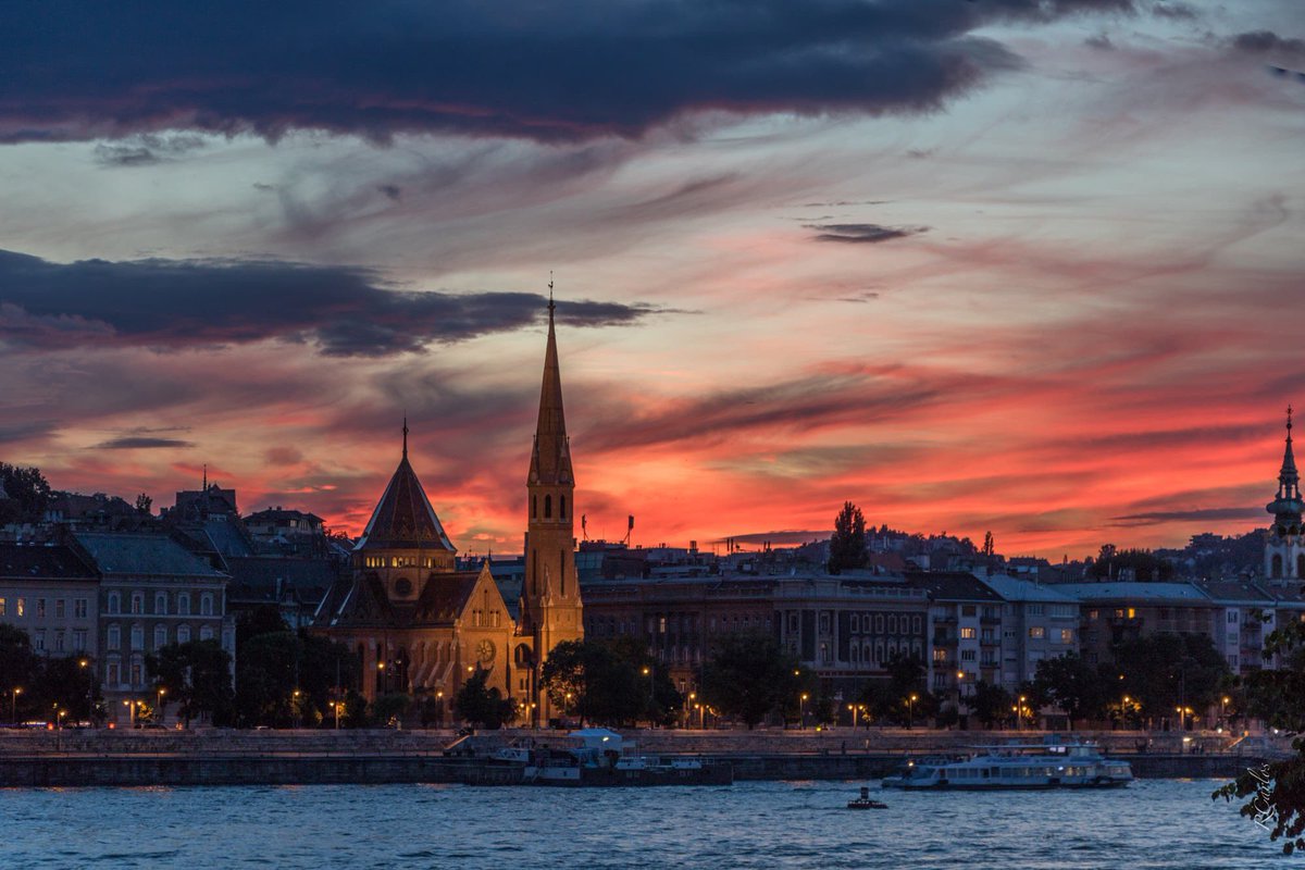 Recuerdo de una tarde en Budapest
.
.
.
#budapest #budapesthungary #budapest_hungary #budapestagram #sunset #sunsets #sunsetlovers #hungria #danube #atardecer #viajero #viajerosoy #amoviajar #travelphotography #travelholic #travelphotographer #travelphoto #phototravel