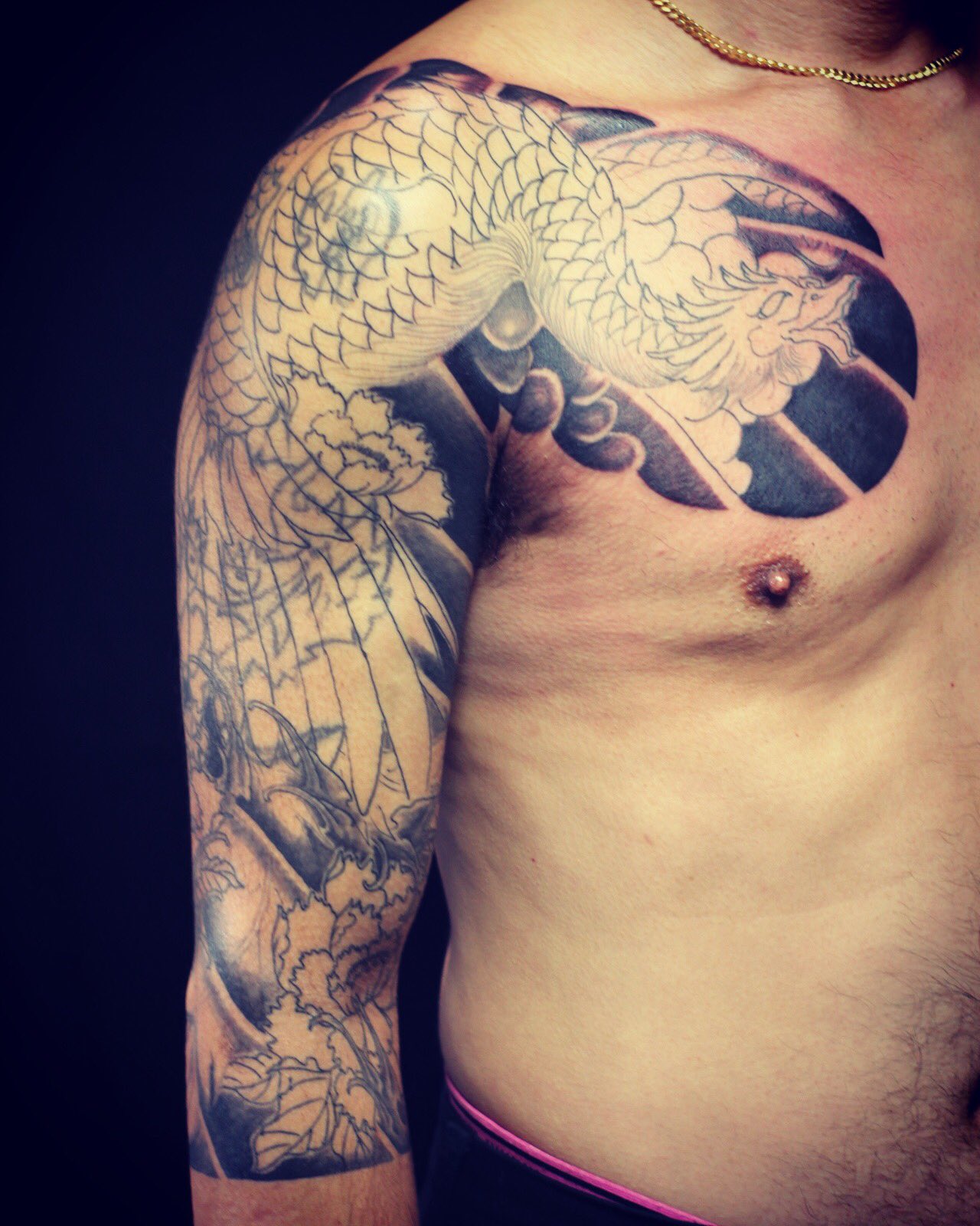 刺青師 彫写楽 Tattooist Gappi 鳳凰と牡丹のデザインで 腕のカバーアップを進めてます いつもありがとうございます 刺青 和彫り 額 ボカシ タトゥー 牡丹 七分 鳳凰 カバーアップ Tattoo Wabori Irezumi Tattooist Horisyaraku 彫師