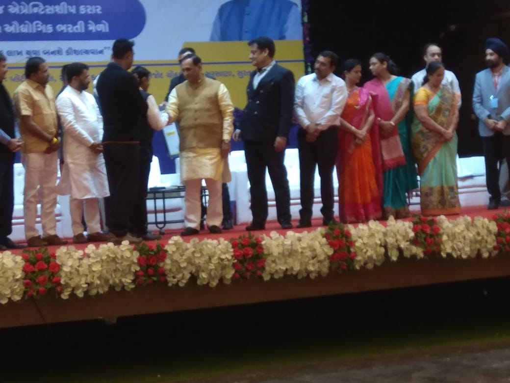 drpkshukla2001's tweet photo. It has been great pleasure to receive award from Hon CM Shri Vijay Rupani GOG today as partner organisation to support skill in carpentry trade and our supported ITI Bhavnagar student won national award in WORLD skill Competiton. 
@CMOGuj
@vmittra
@Ashwini281075
@Collectorbhav https://t.co/By7HCehAHF