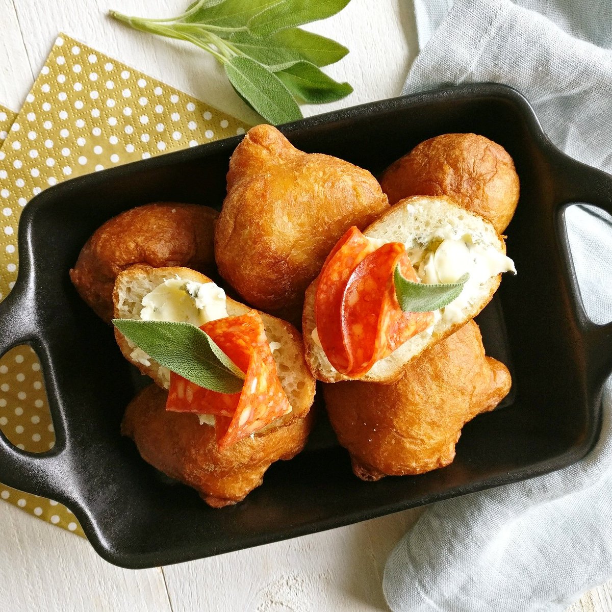 ✨Winactie!✨In het kleine kookboek ‘Bier en Oliebollen’ van Internationaal Biersommelier Arvid Bergström staan 27 recepten voor verschillende oliebollen. Omdat ik vind dat iedereen een speciale oliebol verdient, heb ik een winactie voor jullie geregeld. bierliefde.nl/bier-en-oliebo…