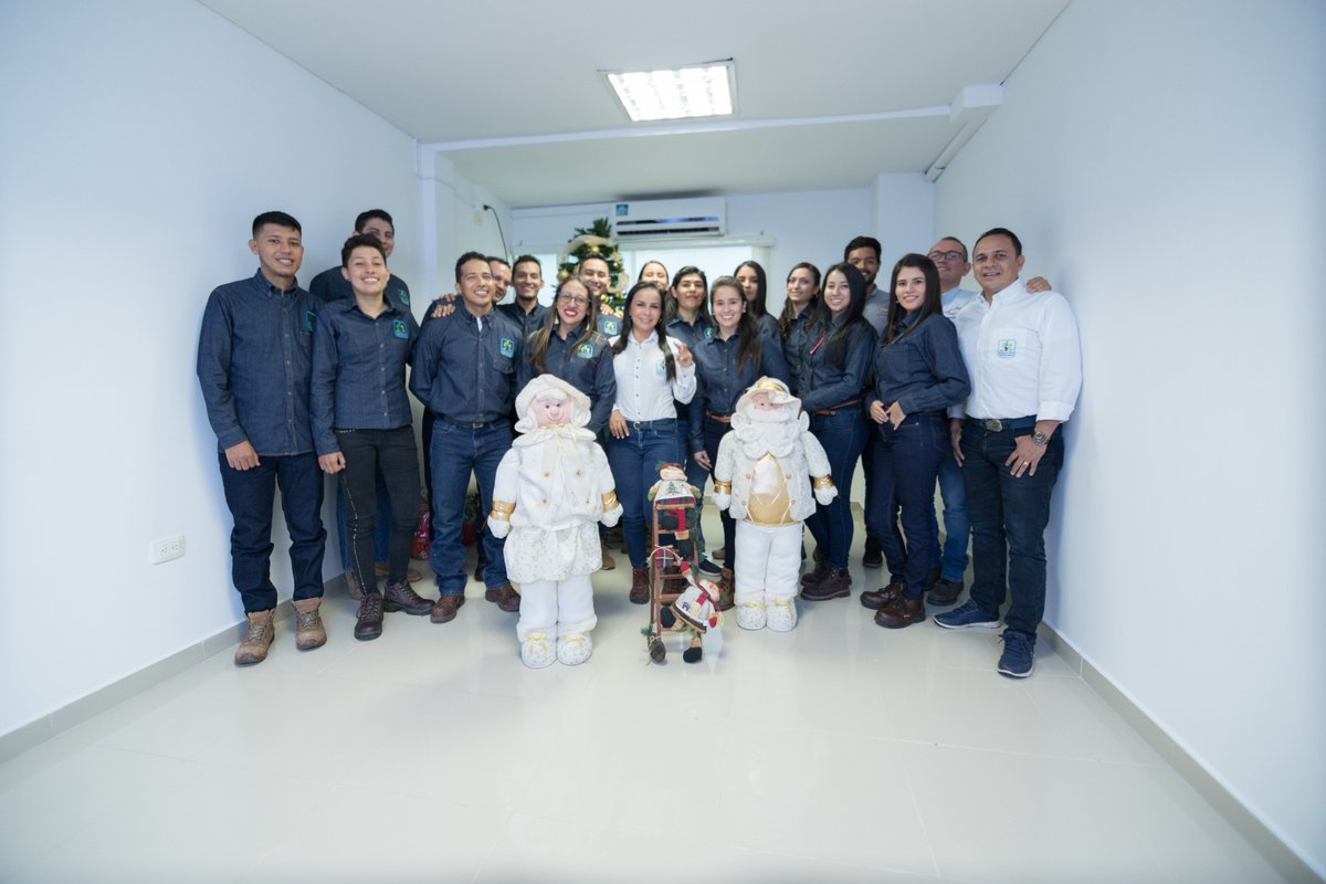 AQUALIMLAB's tweet photo. Para la familia Aqualim ha sido un gusto haber contado este año con ustedes ,Nuestro deseo es que mantengan la esperanza de que el año venidero,será mejor y que con esfuerzo se lograran cumplir las metas propuestas.Nos comprometemos a seguir esforzándonos por ofrecerles lo mejor. https://t.co/dVp5nvk5FI