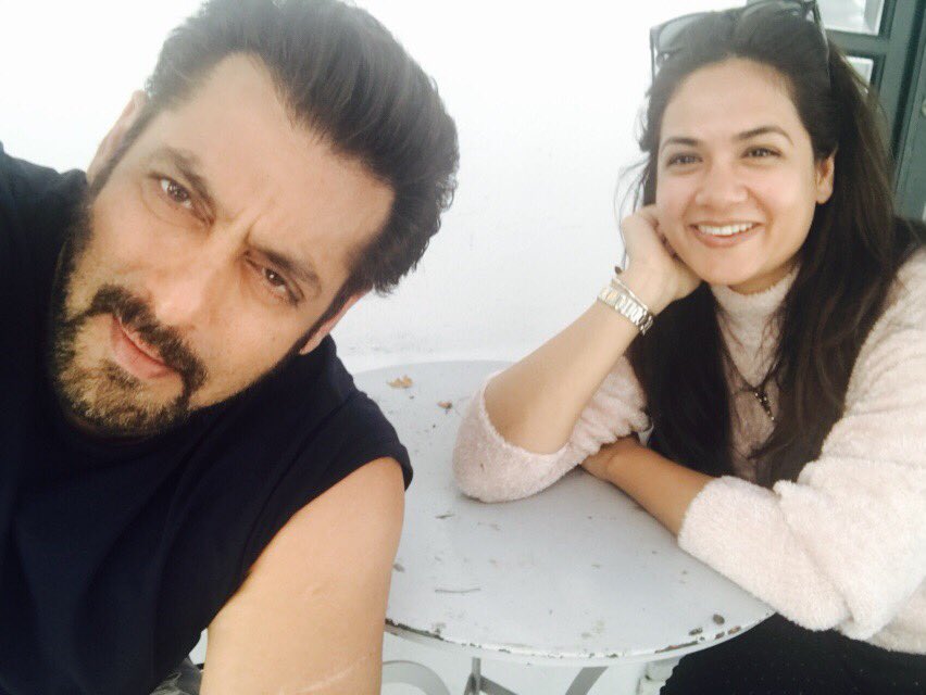 Happy bday sir @beingsalmankhan may you always shine like a 🌟🌟🌟