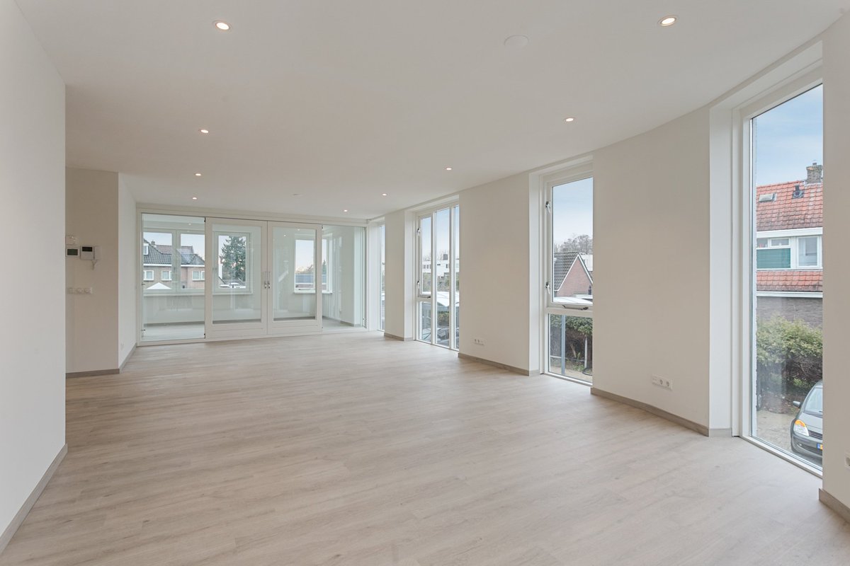 Morgen 28 december 2018 van 10:00 uur tot en met 12:00 uur Start verkoop d.m.v. een Open Huis Westenesscherstraat 174 te Emmen. Startbox Makelaars Emmen Marktplein 150B 7811 BA  Emmen 0591-820320 emmen@start-box.nl start-box.nl