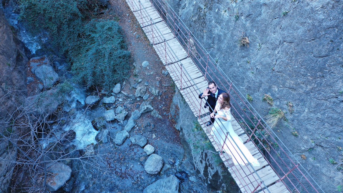 tueVentodronGr's tweet photo. Bienvenido invierno “ que seáis tan felices que no sepáis si vivís o si soñáis “ siempre es maravilloso encontrarte con gente tan bonita #postboda #bodadeinvierno #boda #weeding #weedingphotography #wedding #weddingplanner #photographer #photography #tueventodron #rpas https://t.co/E3kfn9IEKE