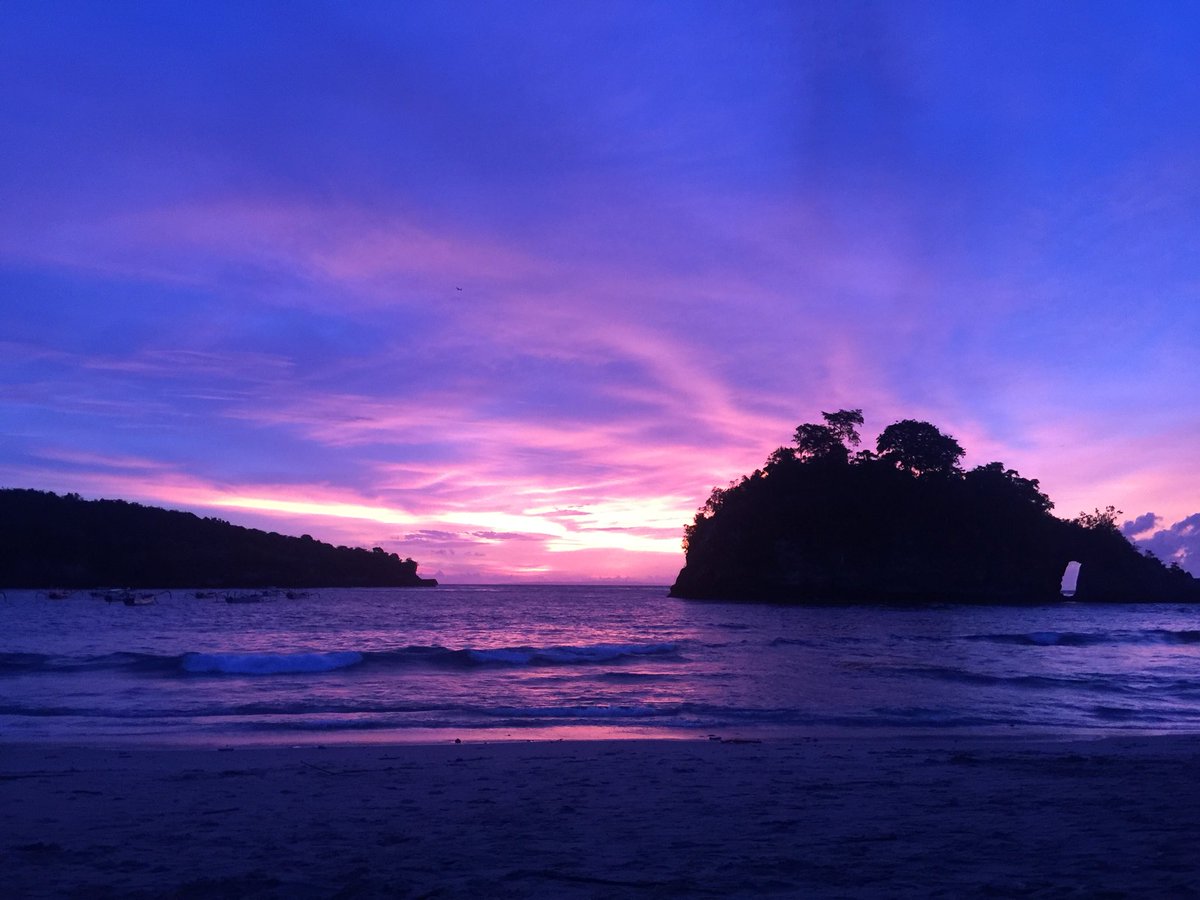 H_hey's tweet photo. Este ha sido uno de los mejores atardeceres de mi vida.
Sin palabras. 😦
#HappyHey #sinfiltro #TeamoIndonesia 🇮🇩 https://t.co/6g9qO5oRUD