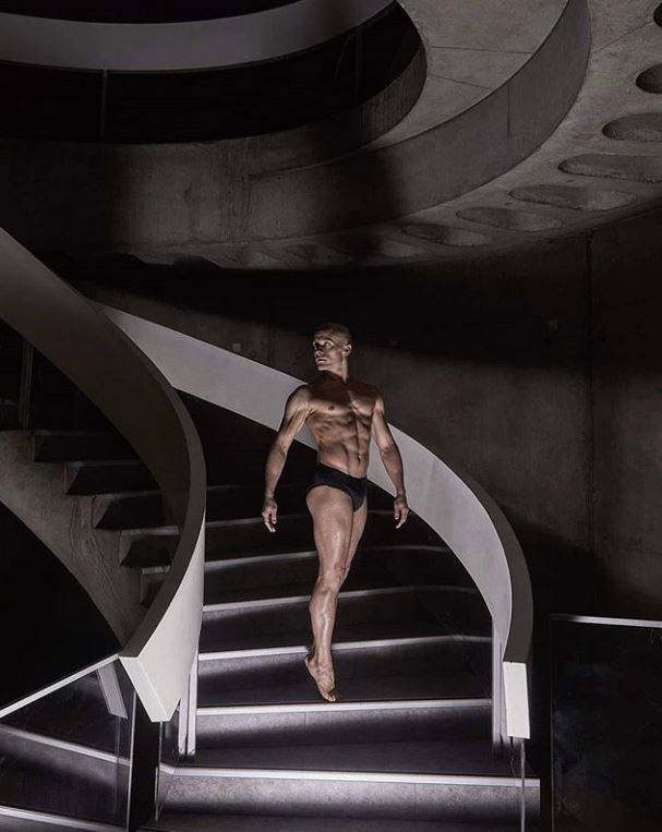 zesty_dance's tweet photo. Frederik Deberdt - 

Malandain Ballet Biarritz - photo by Cedric... https://t.co/vBRmbsi63M https://t.co/FZBTOk0sAh