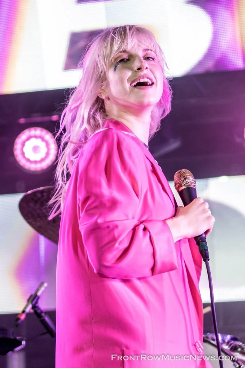 happy 30th bday for this ray of sunshine that illuminates our days.

#HappyBirthdayHayleyWilliams