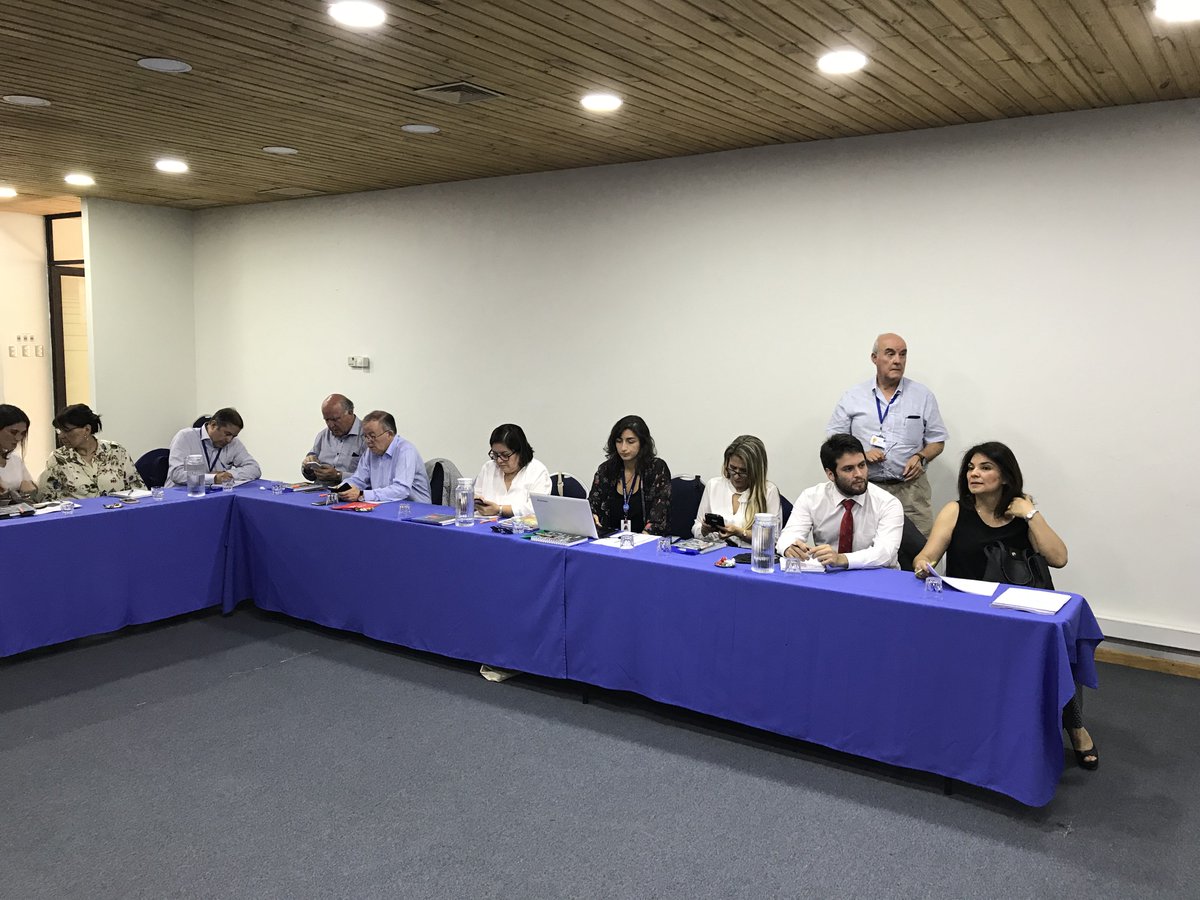 ssaconcagua's tweet photo. Directivos del @ssaconcagua, @SSVSA , @SSVinaQuillota, @SaludSsrv y @SSaludCoquimbo realizan la ultima MacroRed del 2018, la que en esta oportunidad tiene como anfitrión a nuestro Servicio de Salud. En esta oportunidad se analiza el cumplimiento del plan de trabajo del año. https://t.co/NcKyZ0CaXK