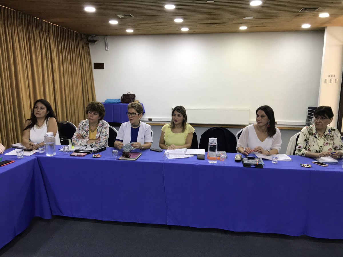 ssaconcagua's tweet photo. Directivos del @ssaconcagua, @SSVSA , @SSVinaQuillota, @SaludSsrv y @SSaludCoquimbo realizan la ultima MacroRed del 2018, la que en esta oportunidad tiene como anfitrión a nuestro Servicio de Salud. En esta oportunidad se analiza el cumplimiento del plan de trabajo del año. https://t.co/NcKyZ0CaXK